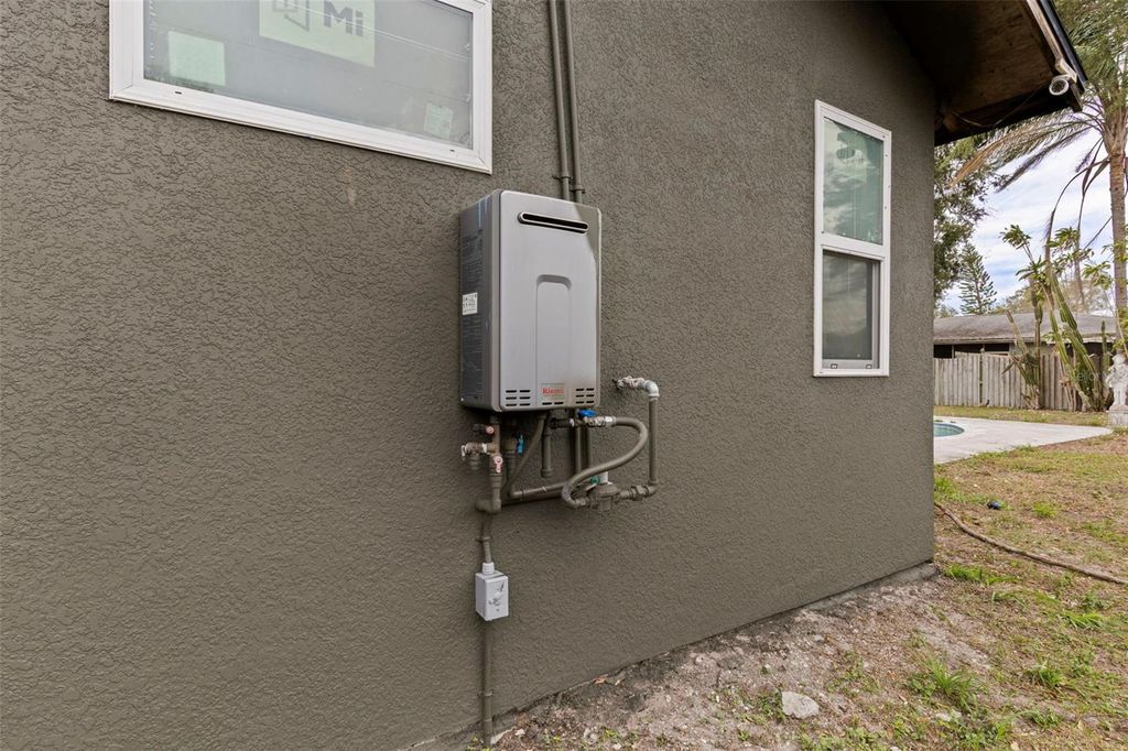 Image 31 of property listing at 649 16TH STREET NW, Largo, FL 33770