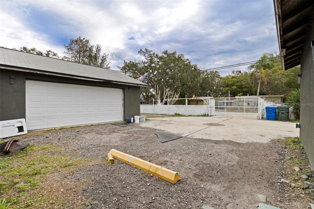 Image 5 of property listing at 649 16TH STREET NW, Largo, FL 33770