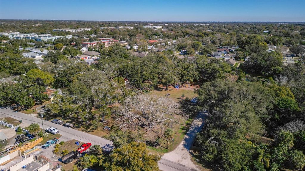 Image 42 of property listing at 649 16TH STREET NW, Largo, FL 33770