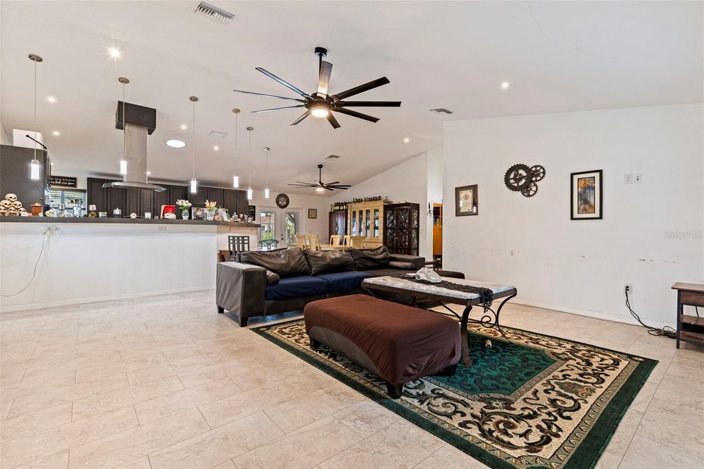 Image 7 of property listing at 649 16TH STREET NW, Largo, FL 33770