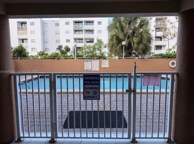 8050 NW 8th Street 1307, Miami, FL 33126