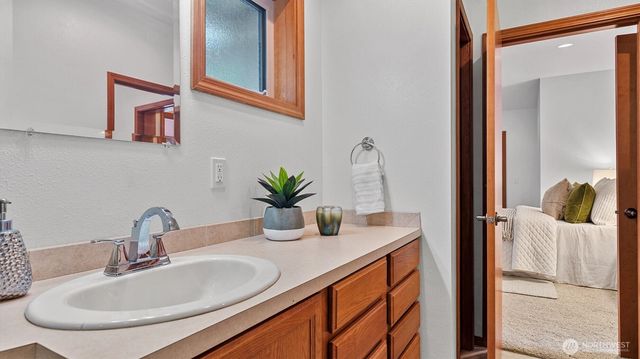 4120 Lake House Lane SE, Olympia, WA 98513