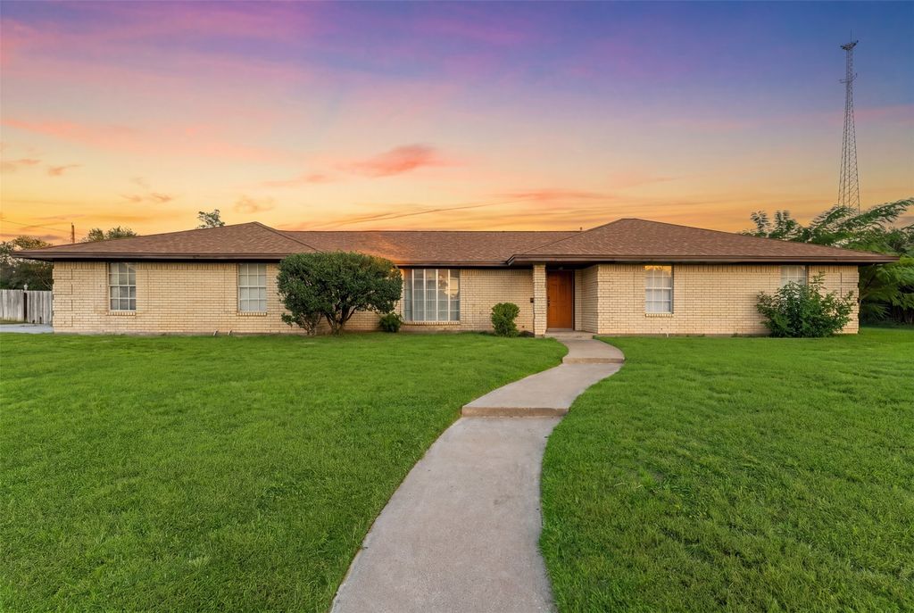 1825 Mahalia Drive, Waco, TX 76705