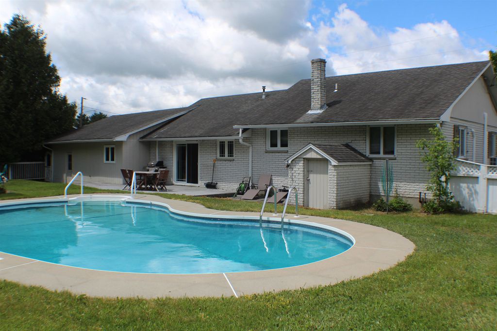 6 Pinecrest Avenue, Berlin, NH 03570