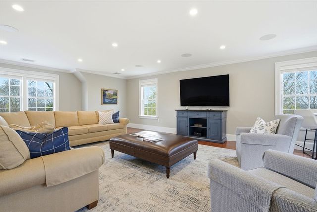 21 Chadbourne Road, Lexington, MA 02421