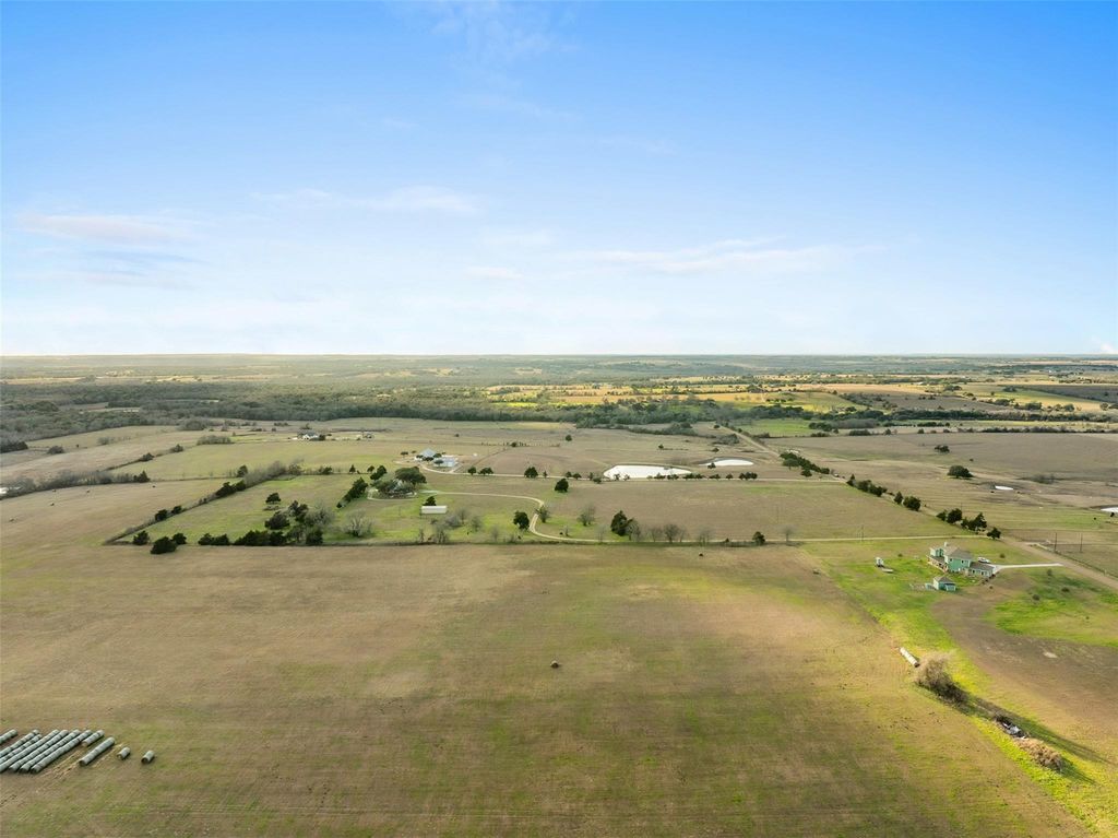 2346 Bruno RD, Schulenburg, TX 78956