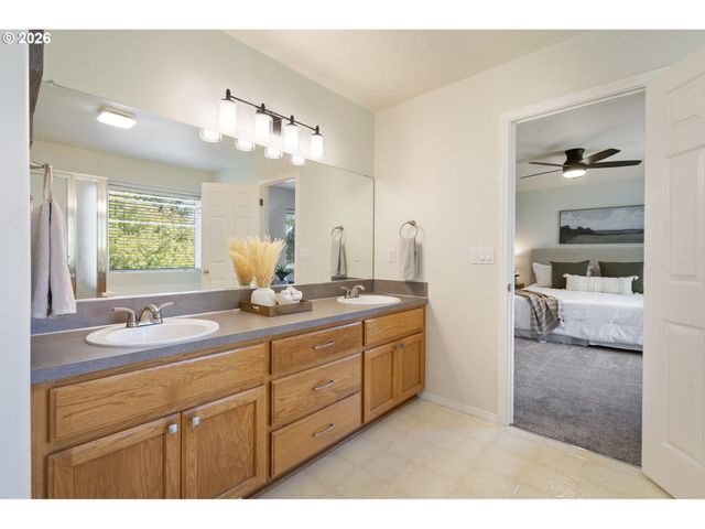 21565 Sw ROELLICH Ave, Sherwood, OR 97140