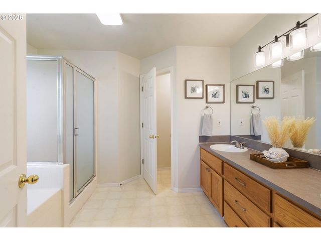 21565 Sw ROELLICH Ave, Sherwood, OR 97140