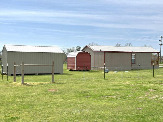 102 Worthy Street, Donie, TX 75838