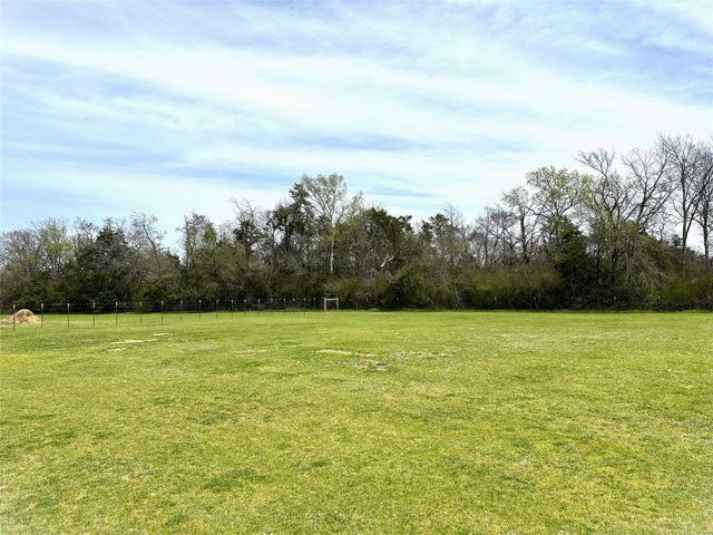 102 Worthy Street, Donie, TX 75838