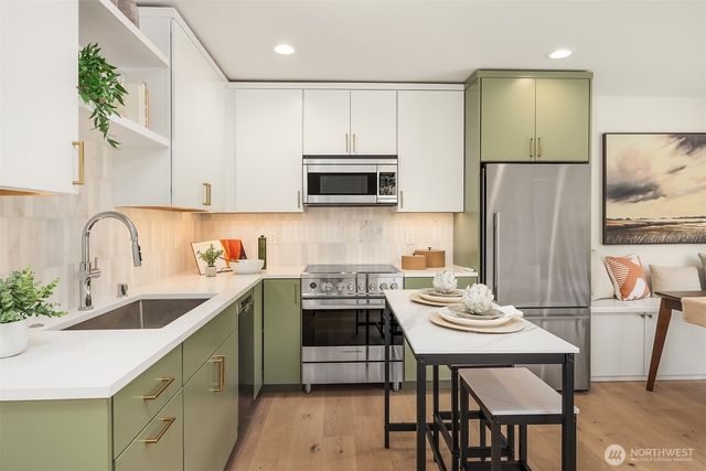 7062 Cleopatra Place NW, Seattle, WA 98117