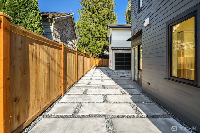 7062 Cleopatra Place NW, Seattle, WA 98117