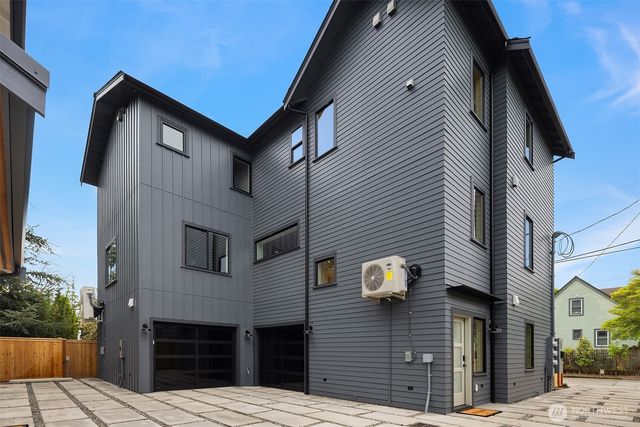 7062 Cleopatra Place NW, Seattle, WA 98117