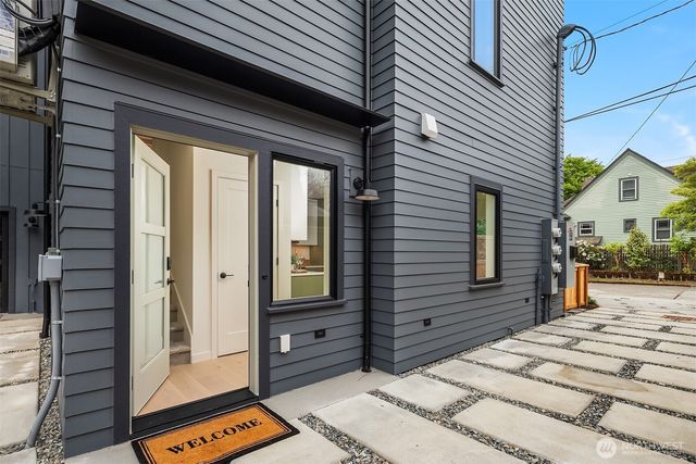 7062 Cleopatra Place NW, Seattle, WA 98117