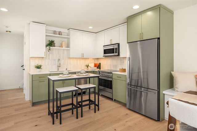 7062 Cleopatra Place NW, Seattle, WA 98117