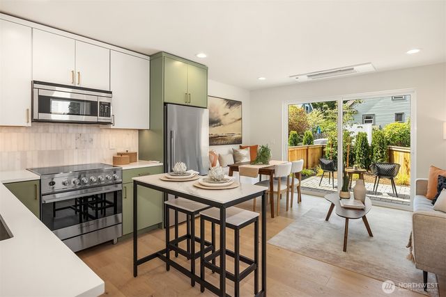 7062 Cleopatra Place NW, Seattle, WA 98117