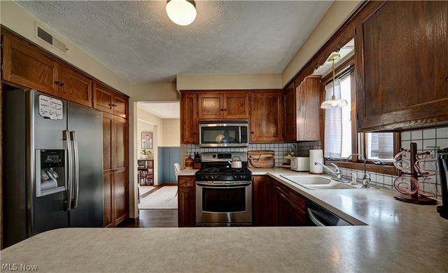 4528 Greenmeadow Avenue NW, Canton, OH 44709