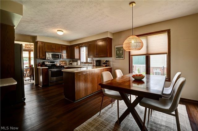 4528 Greenmeadow Avenue NW, Canton, OH 44709