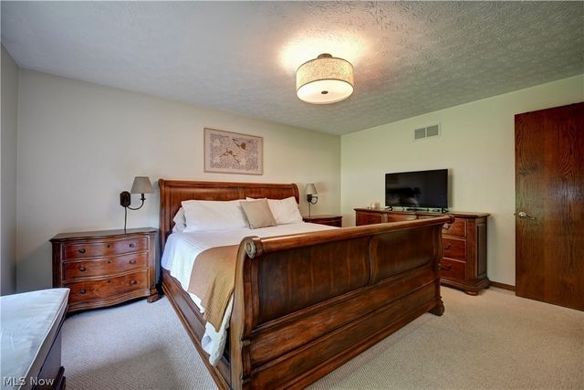4528 Greenmeadow Avenue NW, Canton, OH 44709