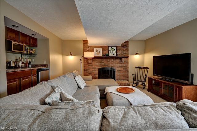 4528 Greenmeadow Avenue NW, Canton, OH 44709