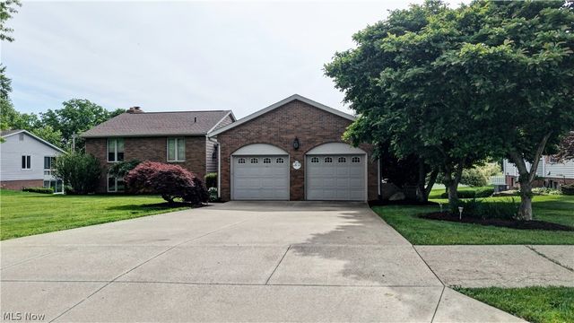 4528 Greenmeadow Avenue NW, Canton, OH 44709