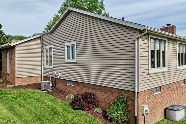 4528 Greenmeadow Avenue NW, Canton, OH 44709