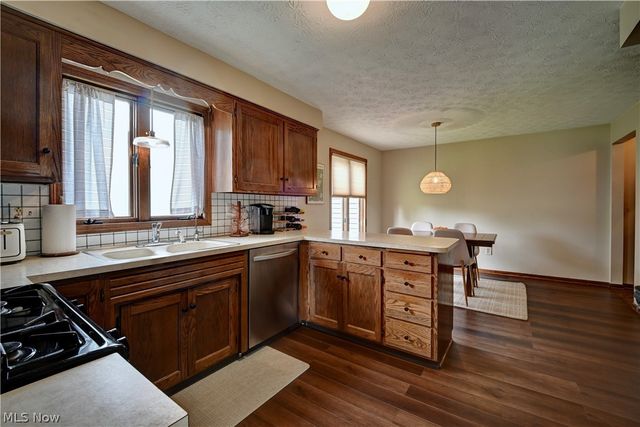 4528 Greenmeadow Avenue NW, Canton, OH 44709