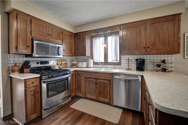 4528 Greenmeadow Avenue NW, Canton, OH 44709