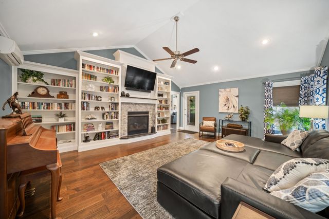 6400 Oak Hollow Drive, Burleson, TX 76028