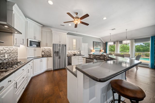 6400 Oak Hollow Drive, Burleson, TX 76028