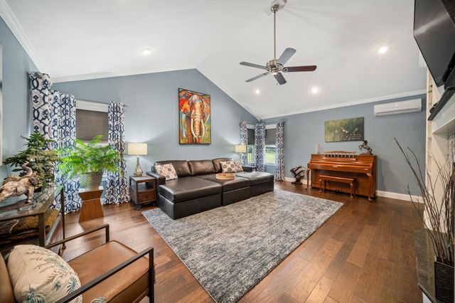 6400 Oak Hollow Drive, Burleson, TX 76028