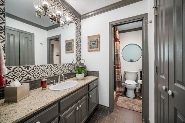 6400 Oak Hollow Drive, Burleson, TX 76028
