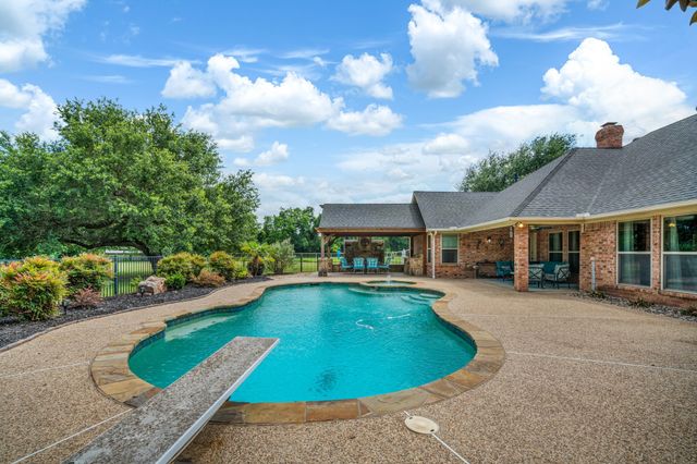 6400 Oak Hollow Drive, Burleson, TX 76028