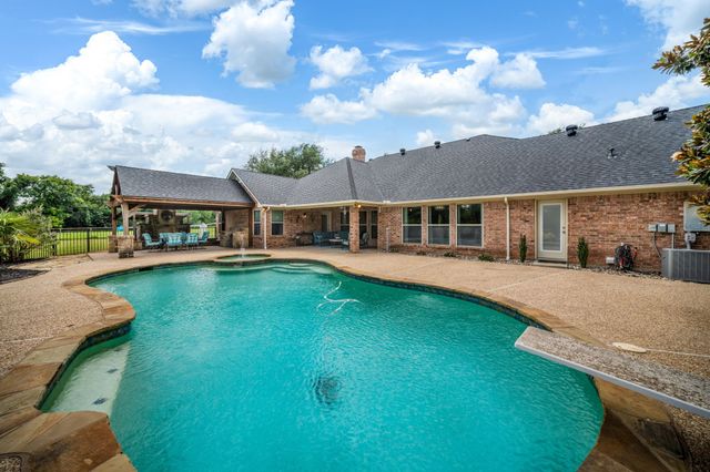 6400 Oak Hollow Drive, Burleson, TX 76028