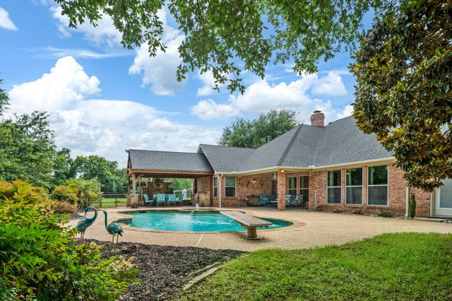 6400 Oak Hollow Drive, Burleson, TX 76028