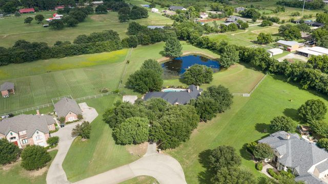 6400 Oak Hollow Drive, Burleson, TX 76028