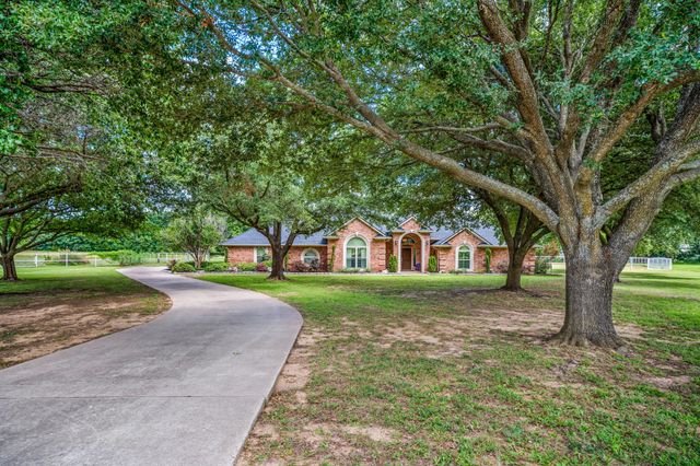 6400 Oak Hollow Drive, Burleson, TX 76028