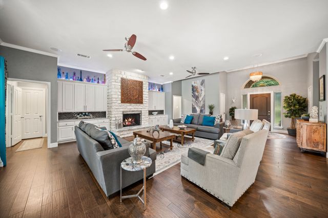 6400 Oak Hollow Drive, Burleson, TX 76028