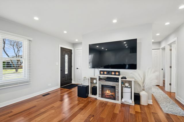 5308 Cinema Drive W, Hanover Park, IL 60133