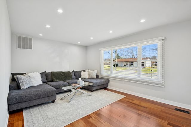 5308 Cinema Drive W, Hanover Park, IL 60133