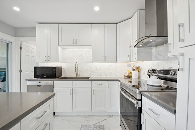 5308 Cinema Drive W, Hanover Park, IL 60133