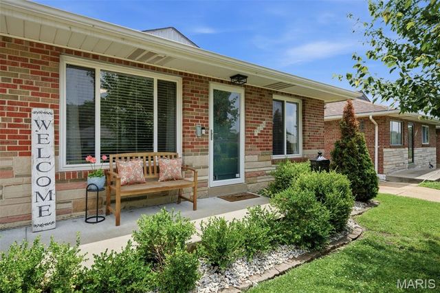7436 Sharp Avenue, St Louis, MO 63116