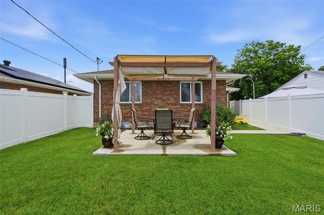 7436 Sharp Avenue, St Louis, MO 63116