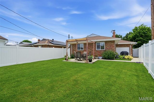 7436 Sharp Avenue, St Louis, MO 63116