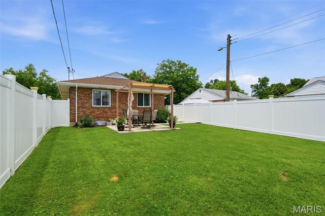 7436 Sharp Avenue, St Louis, MO 63116