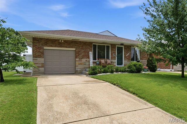 7436 Sharp Avenue, St Louis, MO 63116