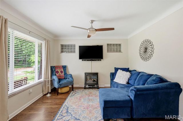 7436 Sharp Avenue, St Louis, MO 63116