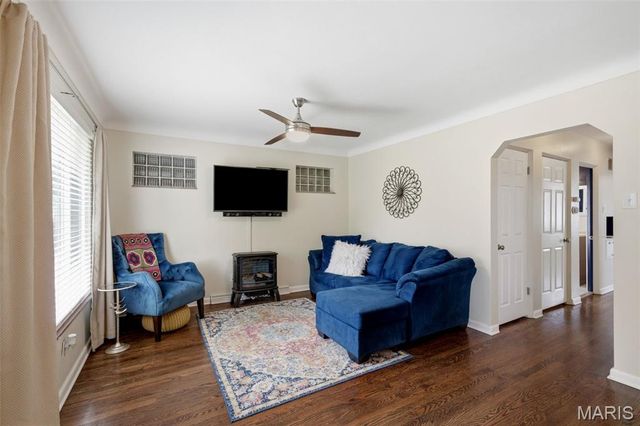 7436 Sharp Avenue, St Louis, MO 63116
