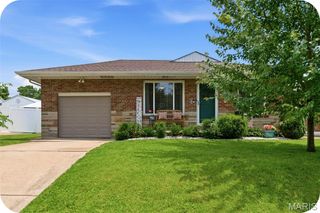 7436 Sharp Avenue, St Louis, MO 63116