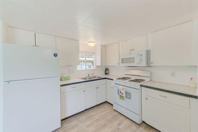 6580 SEMINOLE BOULEVARD 633, Seminole, FL 33772